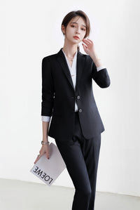 2001 Exquisitely tailored, elegant small suit set