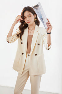 236 A stylish little suit suitable for both the workplace and dates